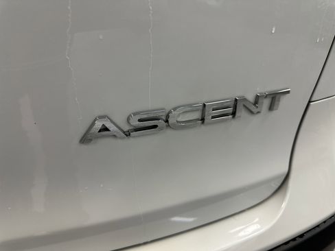 Used 2024 Subaru Ascent Premium w/ Convenience Package image 9