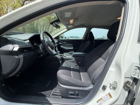 Used 2025 Nissan Altima 2.5 SV FWD image 27