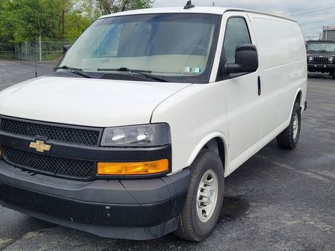 Used 2019 Chevrolet Express 2500 w/ Enhanced Convenience Package RWD image 3