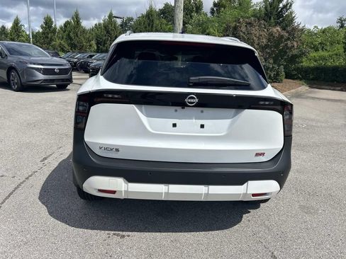 New 2026 Nissan Kicks SR w/ SR Premium Package FWD image 6