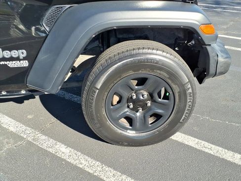 Used 2019 Jeep Wrangler Unlimited Sport image 11