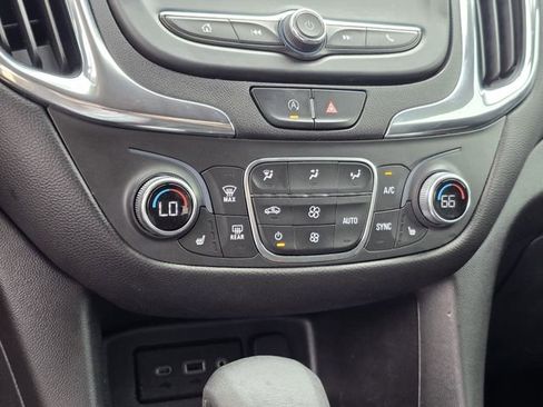 Used 2022 Chevrolet Equinox LT FWD image 19