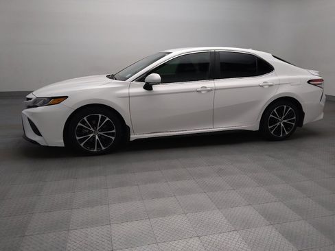 Used 2020 Toyota Camry SE w/ Convenience Package image 2