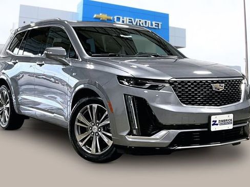 Used 2021 Cadillac XT6 Premium Luxury FWD image 1