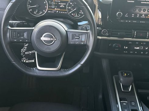 Used 2024 Nissan Pathfinder SV FWD image 16