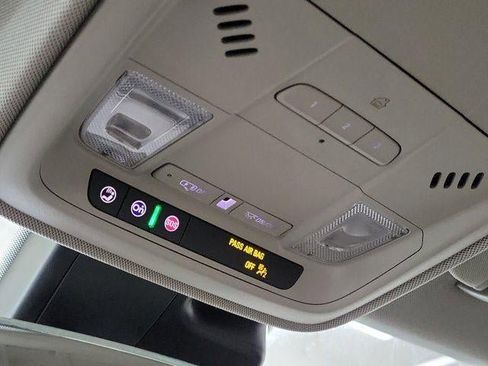 Used 2023 Cadillac XT4 Luxury image 30