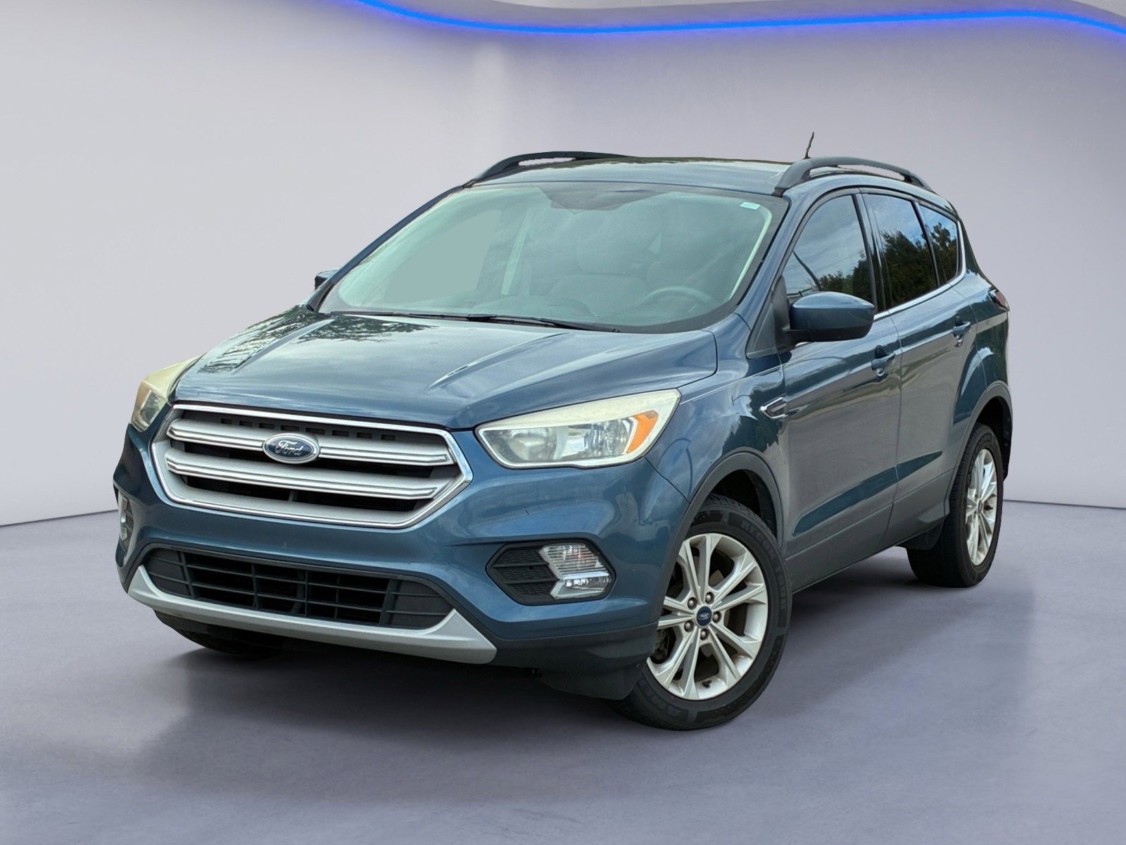 Used 2018 Ford Escape SE w/ SE Sync 3 Package AWD/4WD image 2