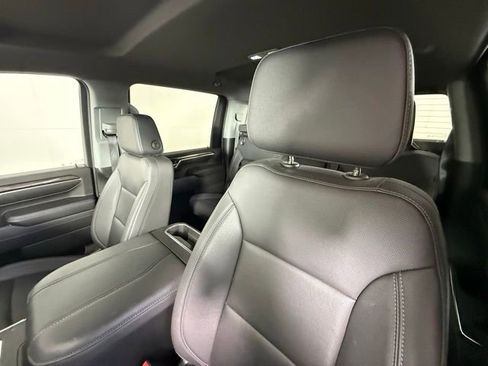 Used 2024 Chevrolet Silverado 2500 LTZ w/ LTZ Convenience Package image 12