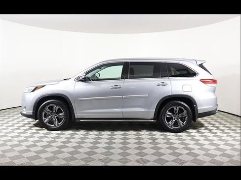 Used 2019 Toyota Highlander Limited Platinum AWD/4WD image 3