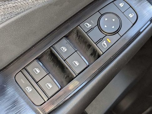 Used 2023 Nissan Rogue S AWD/4WD image 25