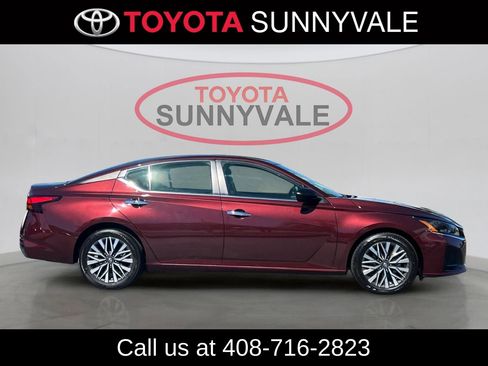 Used 2024 Nissan Altima 2.5 SV image 9