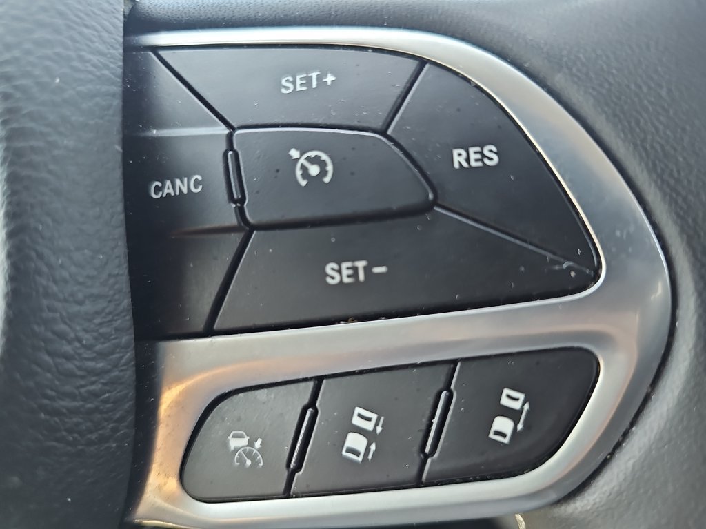 Used 2023 Chrysler Pacifica Touring-L FWD image 18