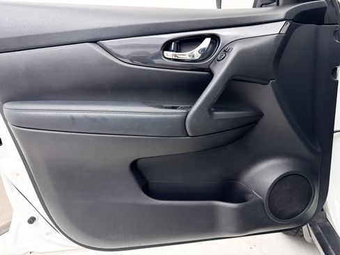 Used 2018 Nissan Rogue S AWD/4WD image 21