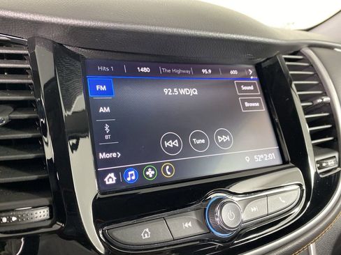 Used 2022 Chevrolet Trax LT w/ LT Convenience Package image 15