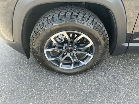 Used 2025 Chevrolet Equinox ACTIV w/ Safety and Technology Package AWD/4WD image 8