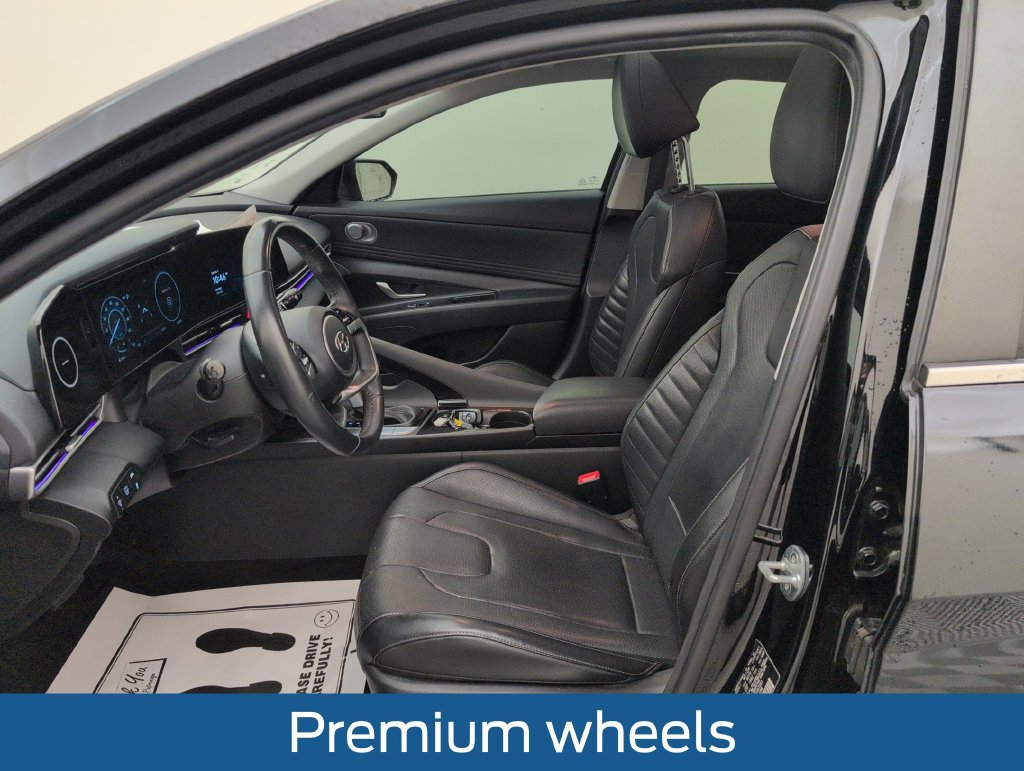 Used 2023 Hyundai Elantra Limited FWD image 4
