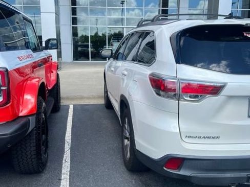 Used 2014 Toyota Highlander XLE FWD image 4
