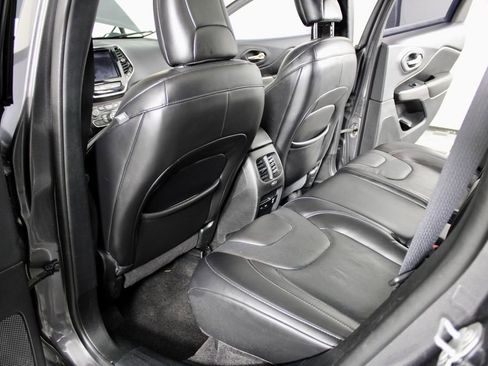 Used 2019 Jeep Cherokee Limited image 30