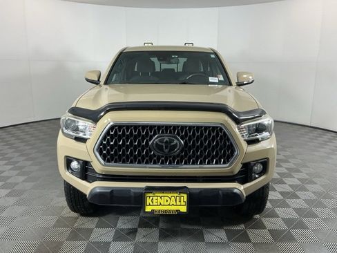 Used 2018 Toyota Tacoma TRD Off-Road image 2
