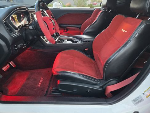 Used 2016 Dodge Challenger SRT Hellcat image 33