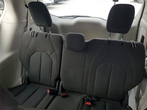 Used 2019 Chrysler Pacifica L image 10