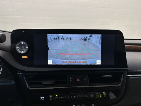 Used 2023 Lexus ES 300h w/ Premium Package image 25