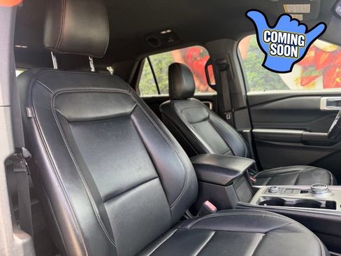 Used 2020 Ford Explorer XLT w/ Equipment Group 202A AWD/4WD image 9