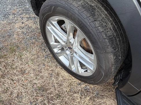 Used 2017 Ford Explorer XLT w/ Equipment Group 202A image 6