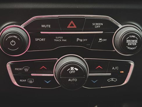 Used 2019 Dodge Charger SXT AWD/4WD image 14
