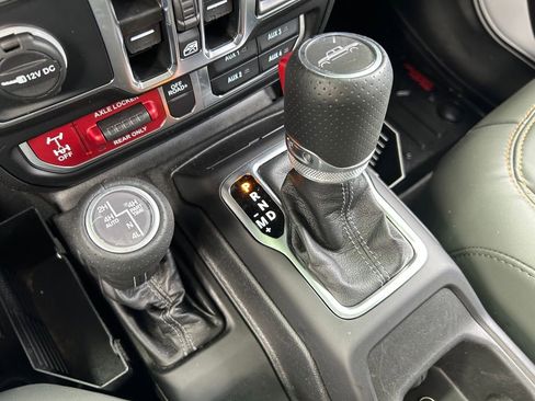 Used 2025 Jeep Gladiator Mojave AWD/4WD image 49