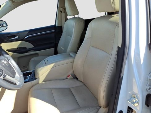 Used 2016 Toyota Highlander Limited image 19