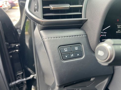 Used 2024 Lexus LX 600 4WD w/ Luxury Package image 17
