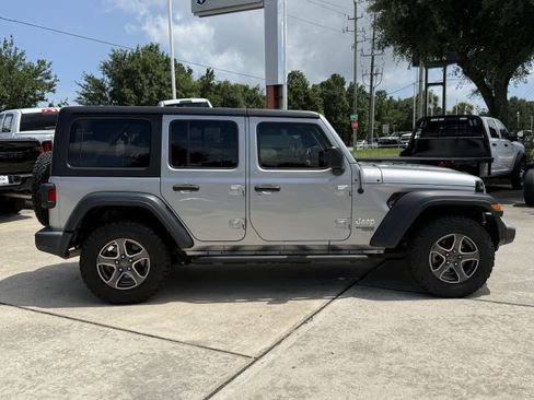 Used 2019 Jeep Wrangler Unlimited Sport S AWD/4WD image 3