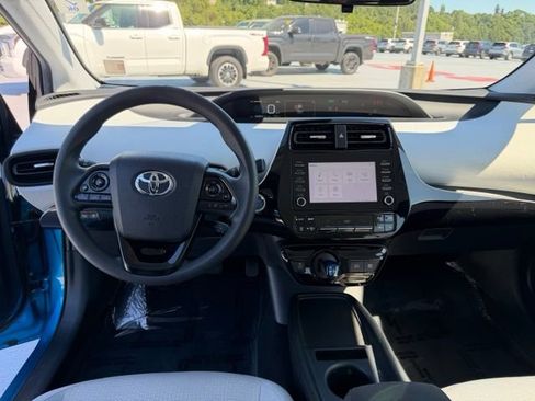 Used 2020 Toyota Prius LE AWD/4WD image 12