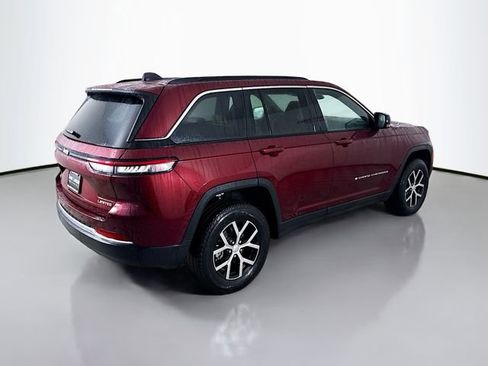 Used 2024 Jeep Grand Cherokee Limited image 7