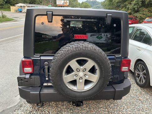 Used 2013 Jeep Wrangler Unlimited Sport AWD/4WD image 4