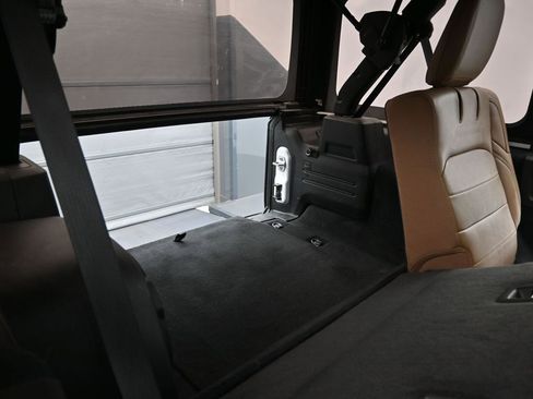 Used 2023 Jeep Wrangler Unlimited Sahara AWD/4WD image 15