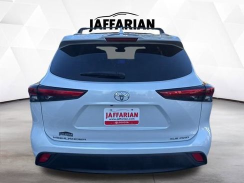 Certified 2023 Toyota Highlander XLE image 8