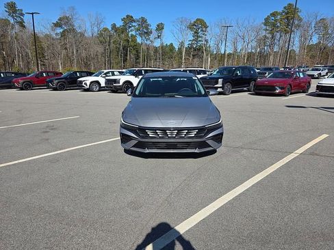 New 2026 Hyundai Elantra Limited FWD image 11