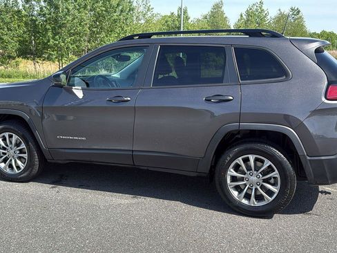 Used 2022 Jeep Cherokee Latitude Lux w/ Sun & Sound Group AWD/4WD image 11