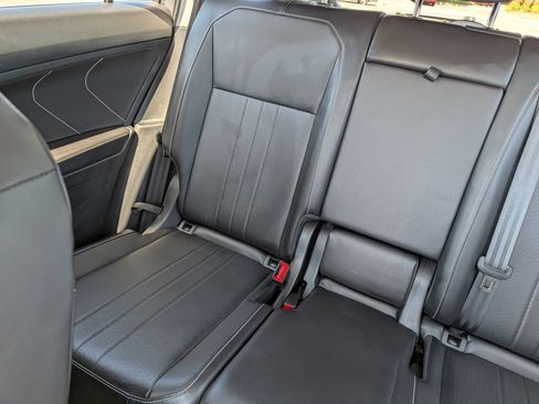 Used 2022 Volkswagen Tiguan SE AWD/4WD image 12