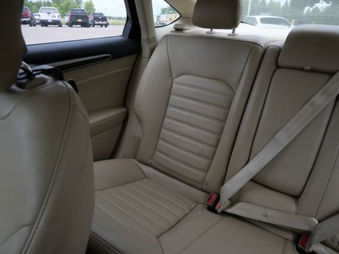 Used 2014 Ford Fusion SE w/ Equipment Group 202A FWD image 12
