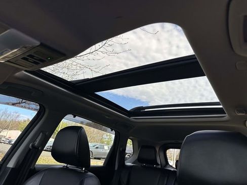 Used 2023 Nissan Rogue SV w/ SV Premium B Package image 14