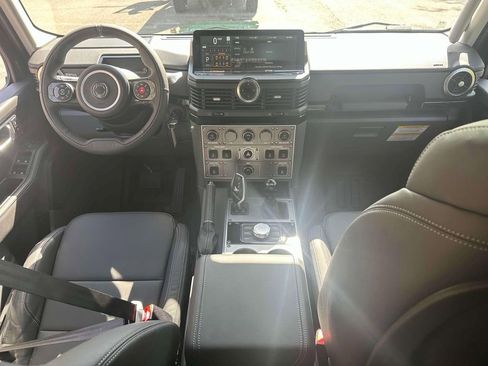 Used 2025 INEOS Grenadier Fieldmaster Edition image 12