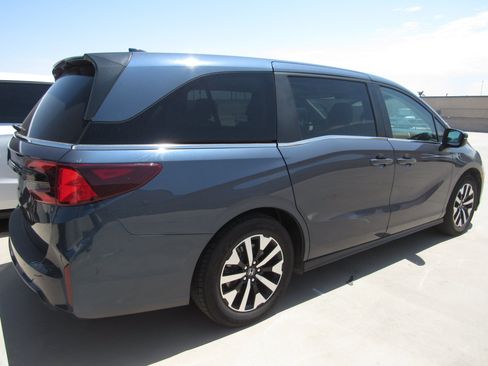 Used 2025 Honda Odyssey EX-L image 3