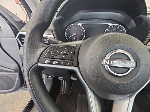 Used 2025 Nissan Altima 2.5 SV FWD image 16