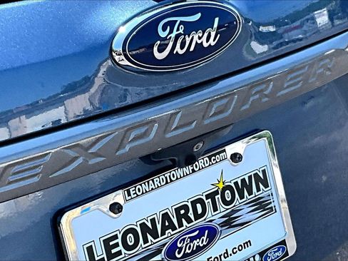 Used 2018 Ford Explorer XLT w/ Equipment Group 202A AWD/4WD image 32