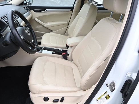 Used 2019 Volkswagen Passat 2.0T Wolfsburg w/ Wheels & Sunroof Package image 15