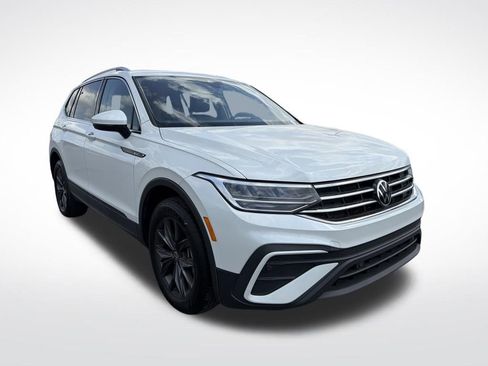 Used 2023 Volkswagen Tiguan SE image 9