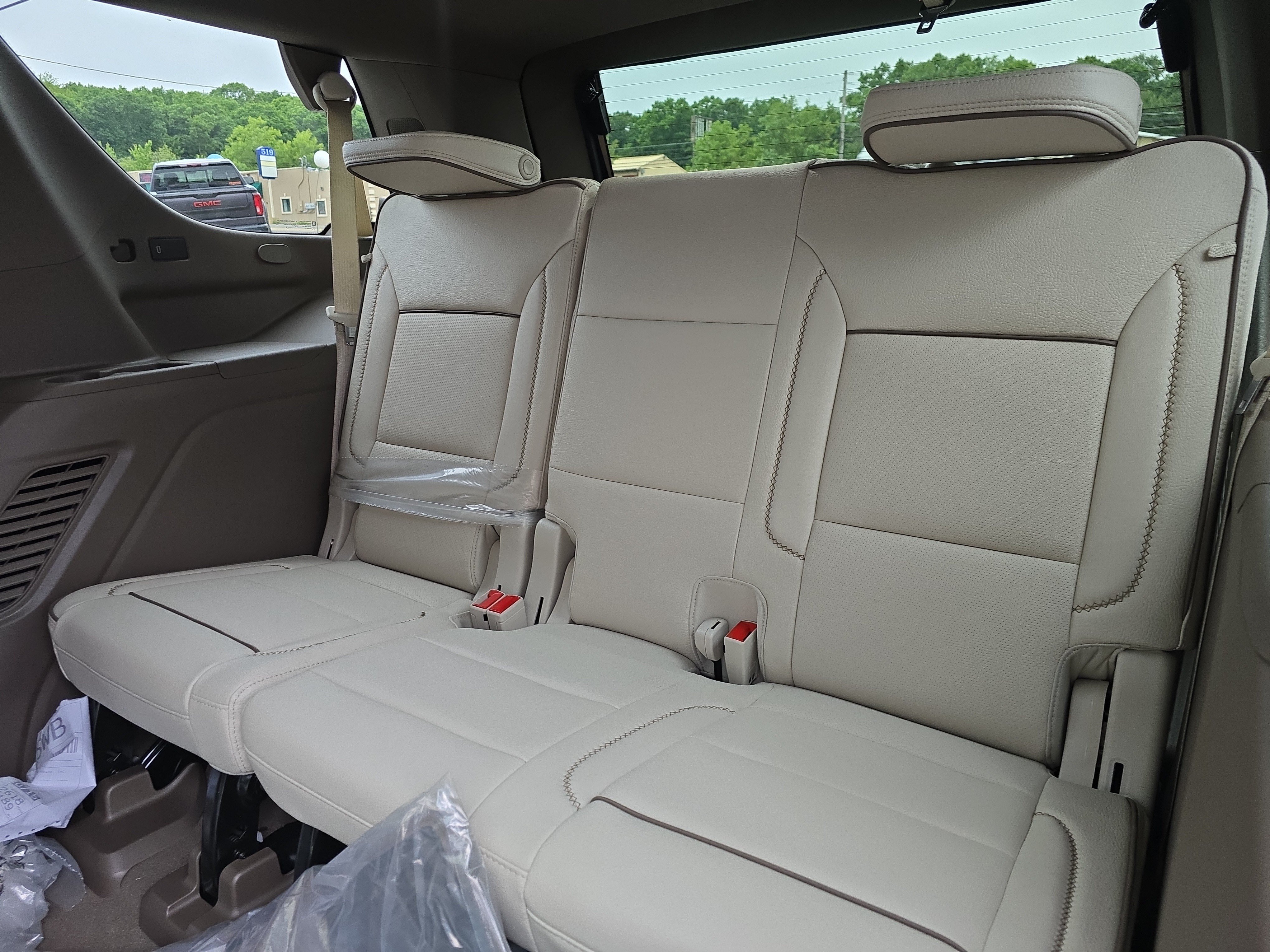 New 2026 GMC Yukon Denali w/ Denali Reserve Package AWD/4WD image 15